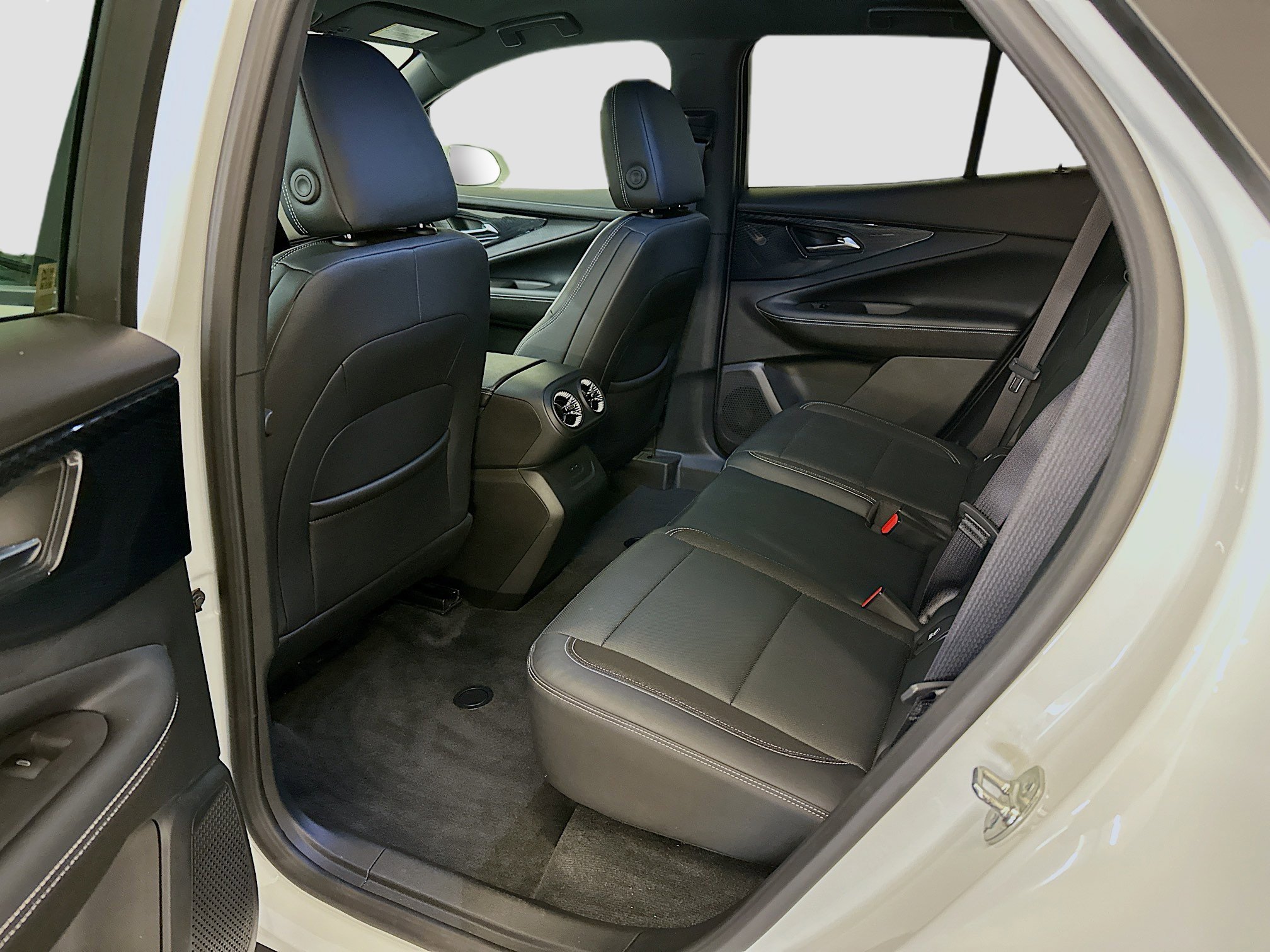 Used 2024 Chevrolet Blazer EV LT AWD/4WD image 29