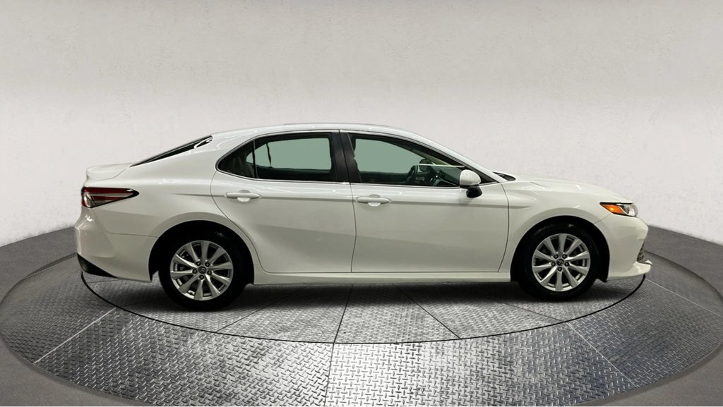 Used 2018 Toyota Camry LE image 8