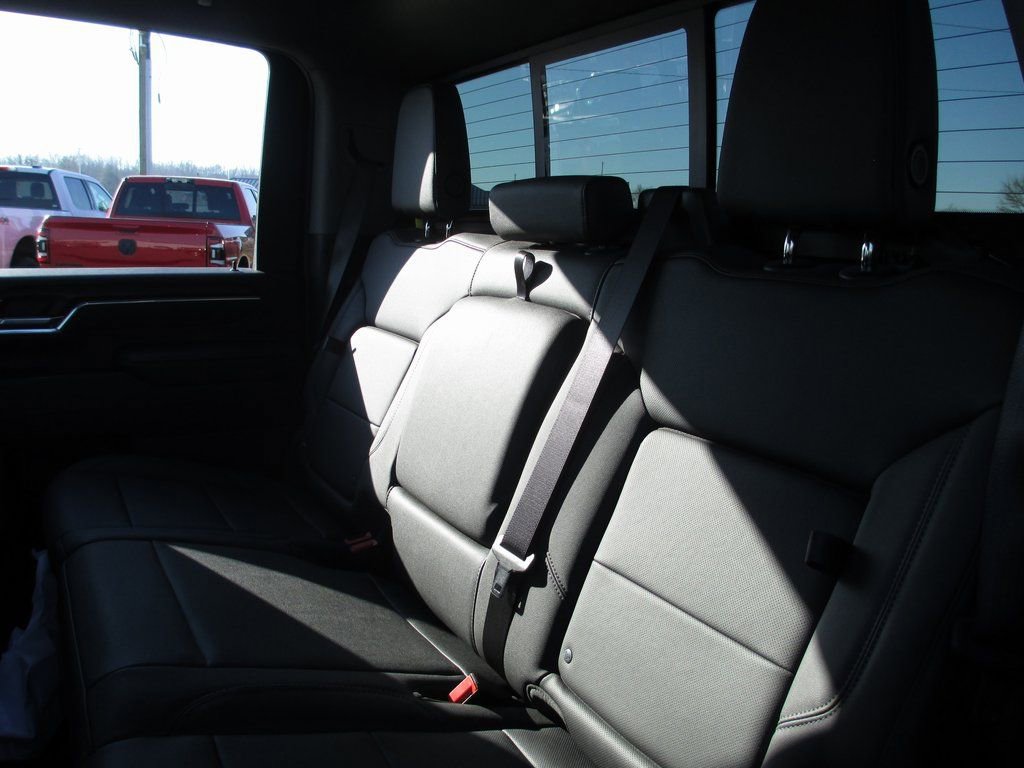 Used 2025 GMC Sierra 2500 SLT w/ SLT Premium Package image 21