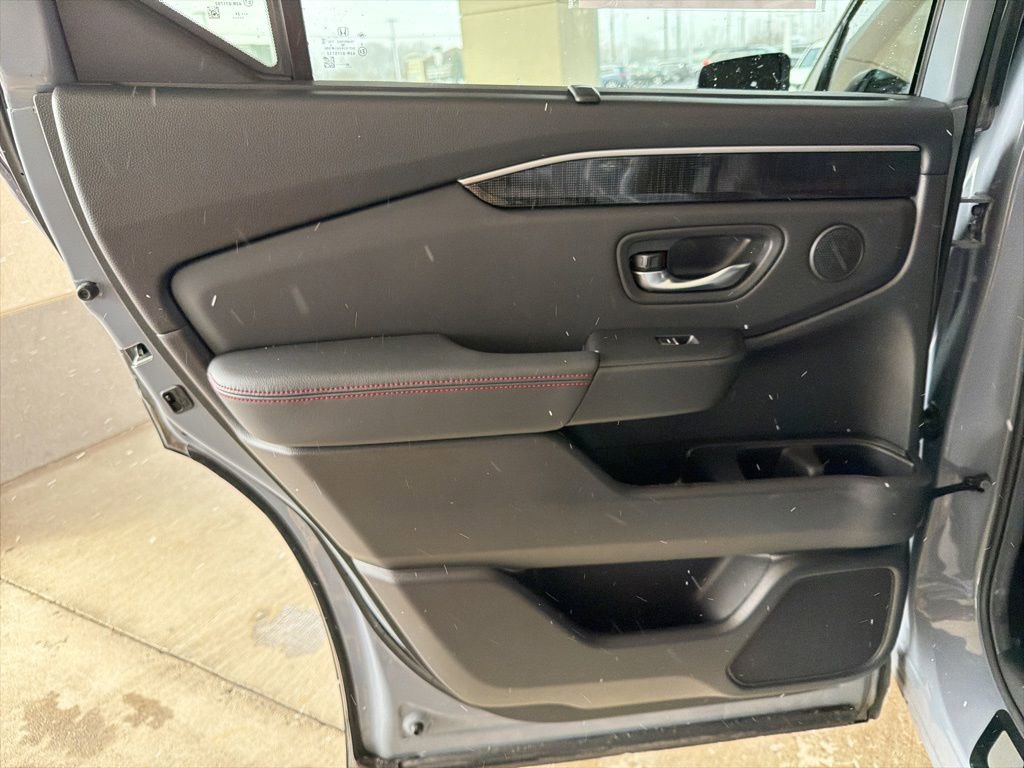 Certified 2025 Honda Pilot Black Edition image 20