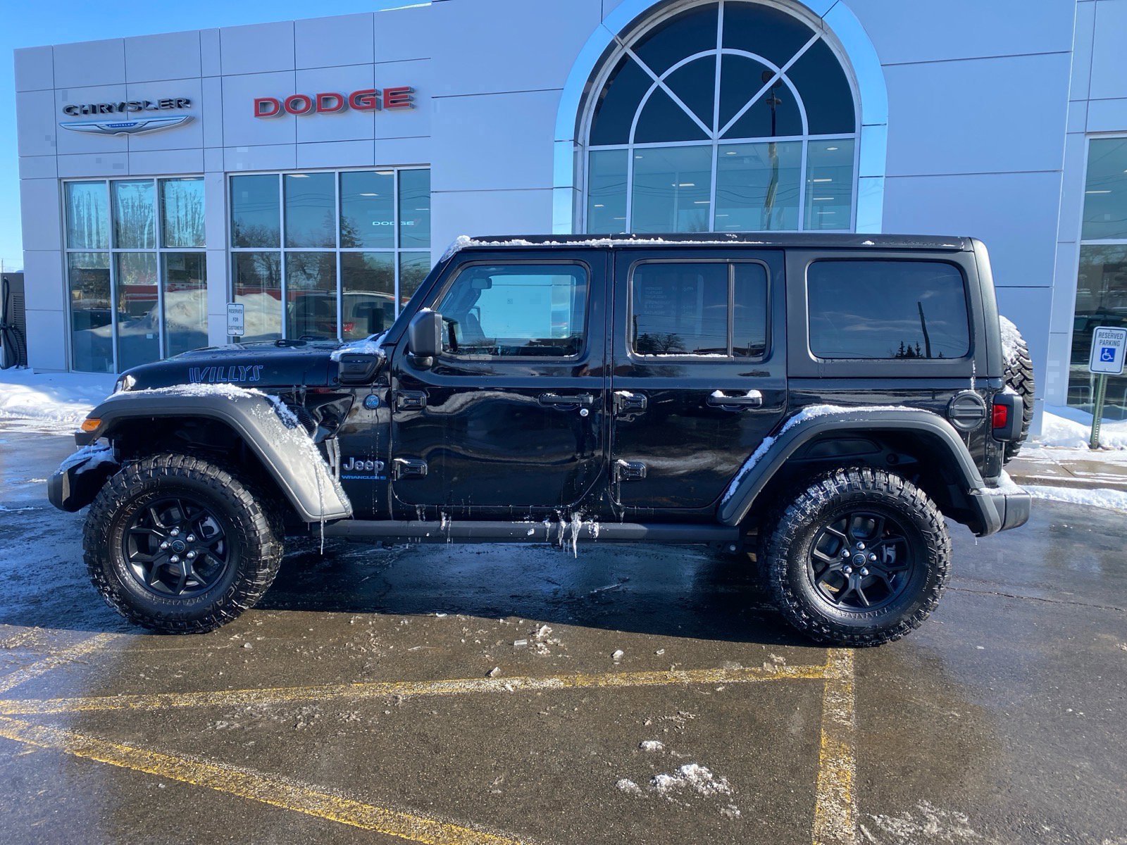 Used 2025 Jeep Wrangler Willys image 2