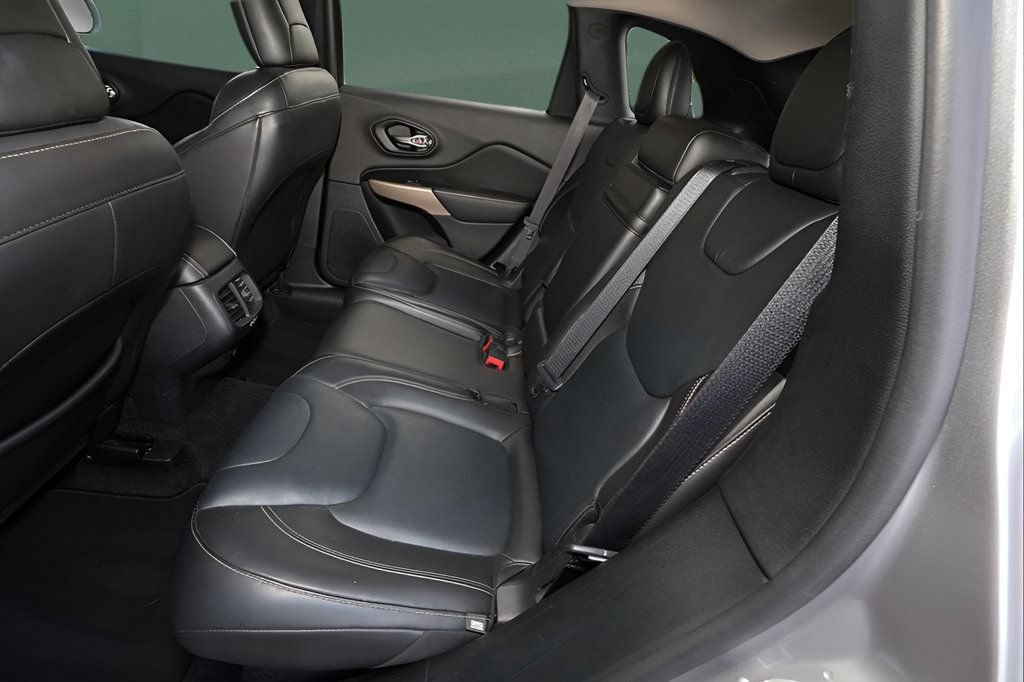 Used 2018 Jeep Cherokee Limited FWD image 13