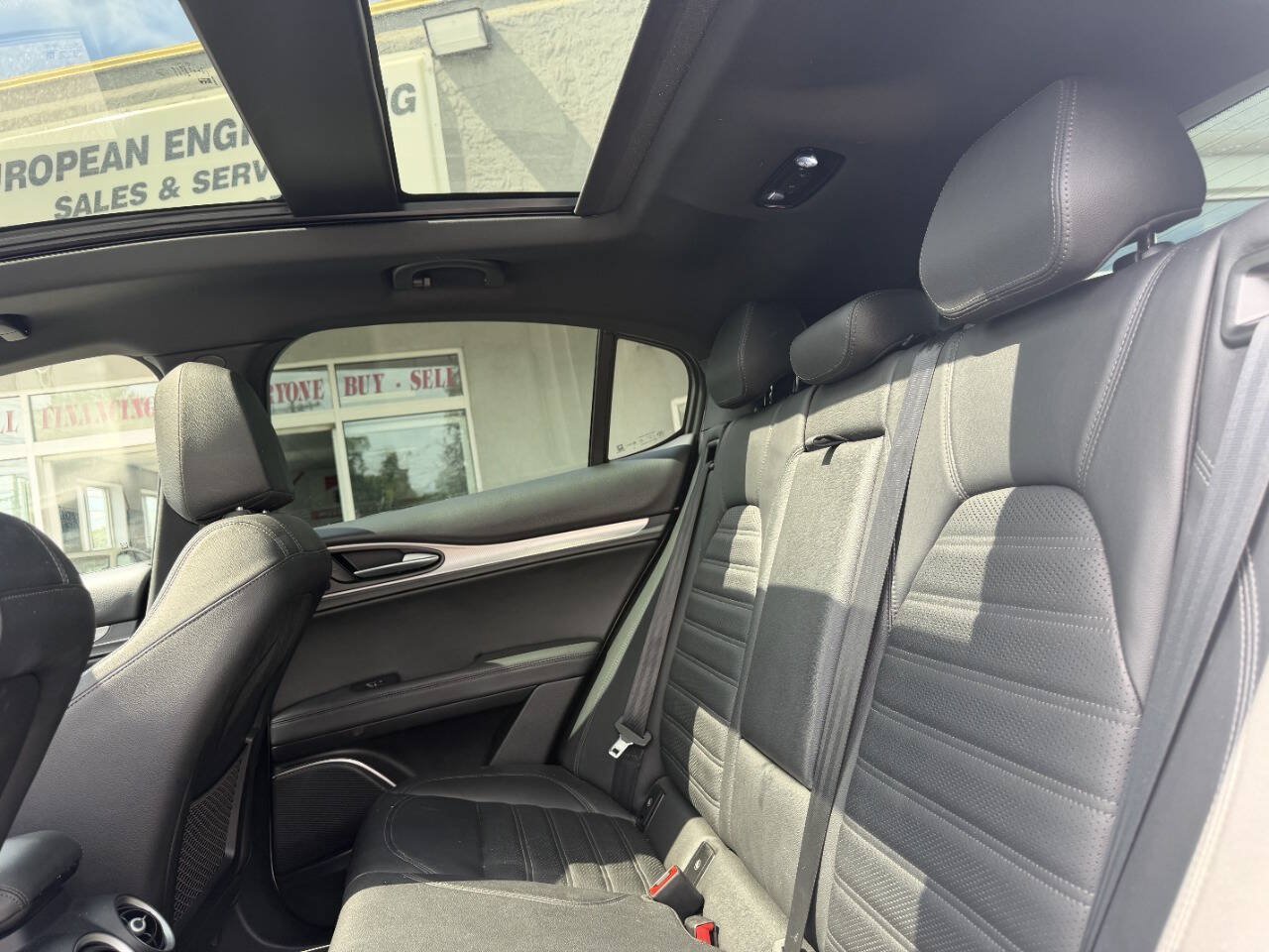 Used 2022 Alfa Romeo Stelvio Veloce AWD/4WD image 24