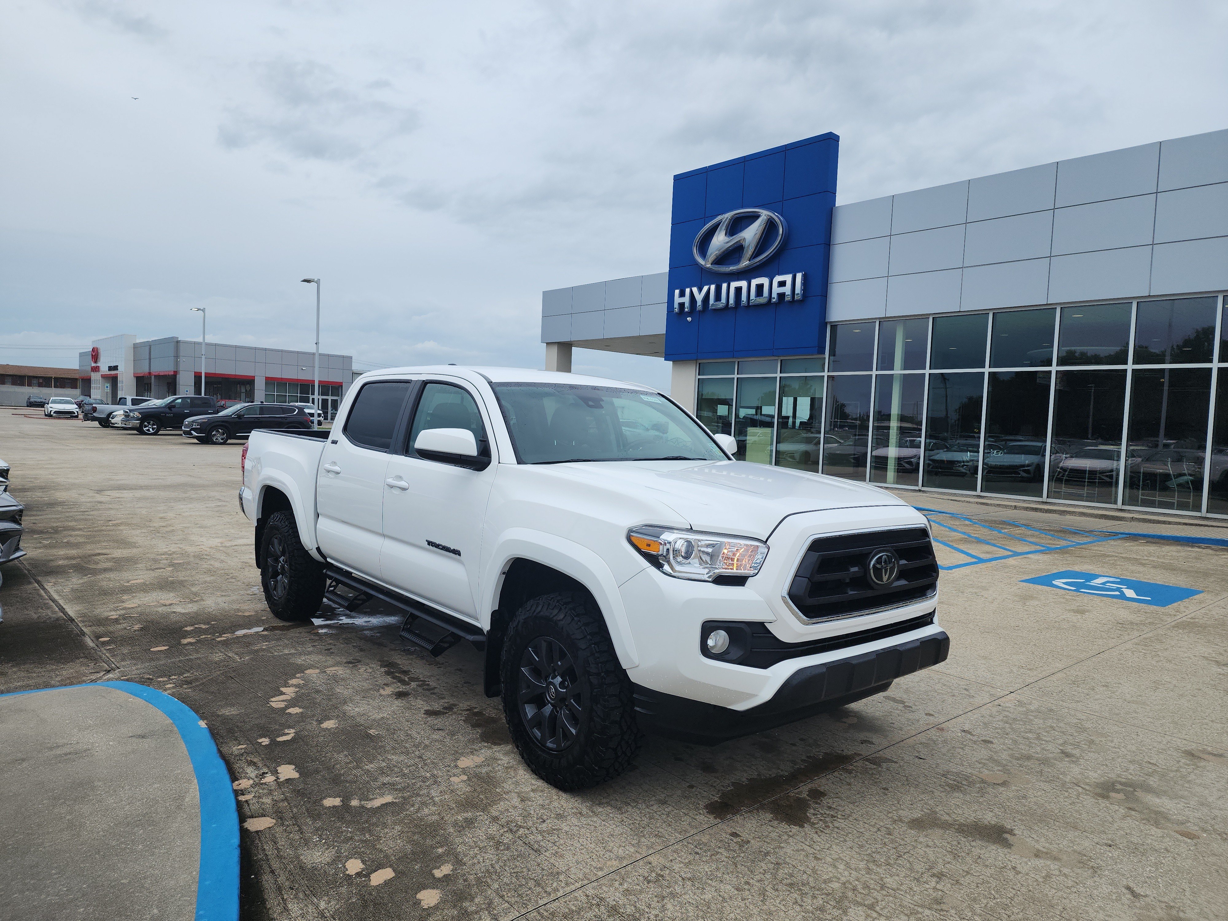 Used 2022 Toyota Tacoma SR5 RWD image 1