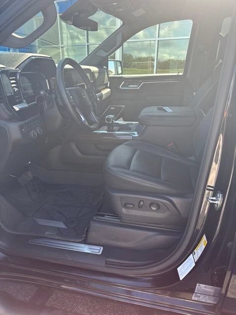 Used 2024 Chevrolet Silverado 1500 RST w/ Redline Edition AWD/4WD image 8