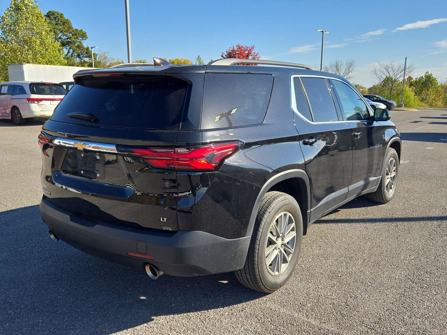 Used 2023 Chevrolet Traverse LT FWD image 7