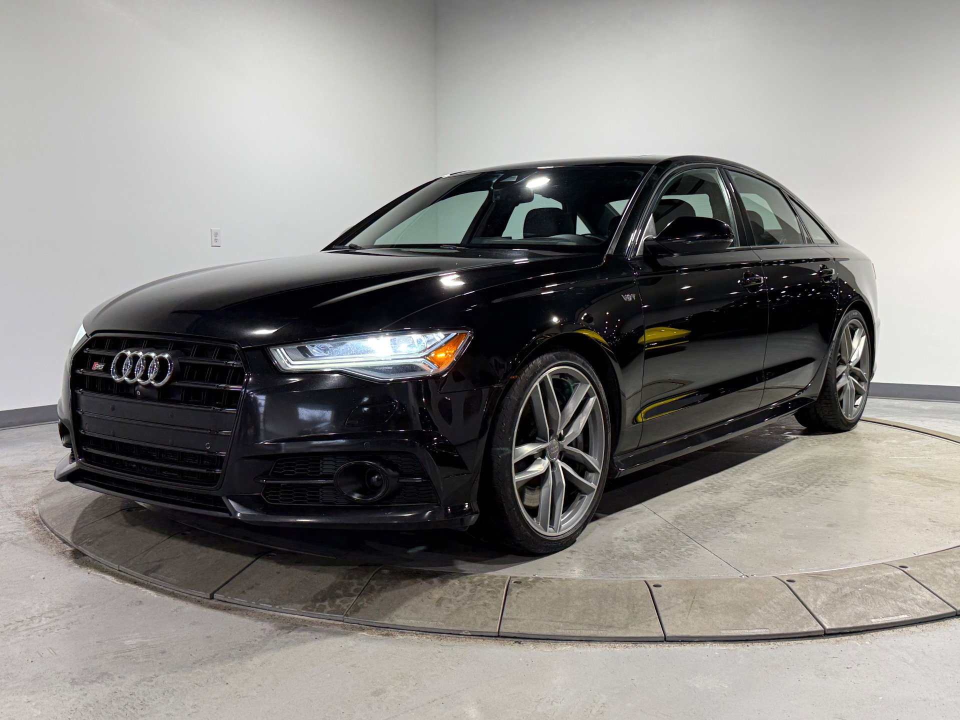 Used 2018 Audi S6 Prestige w/ Prestige Package image 4