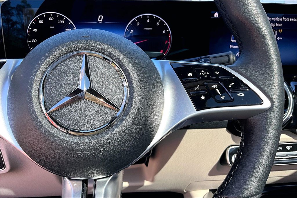 Used 2026 Mercedes-Benz GLB 250 4MATIC image 21