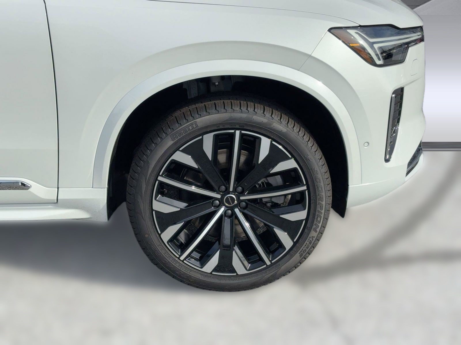 New 2026 Volvo XC90 T8 Plus AWD/4WD image 11