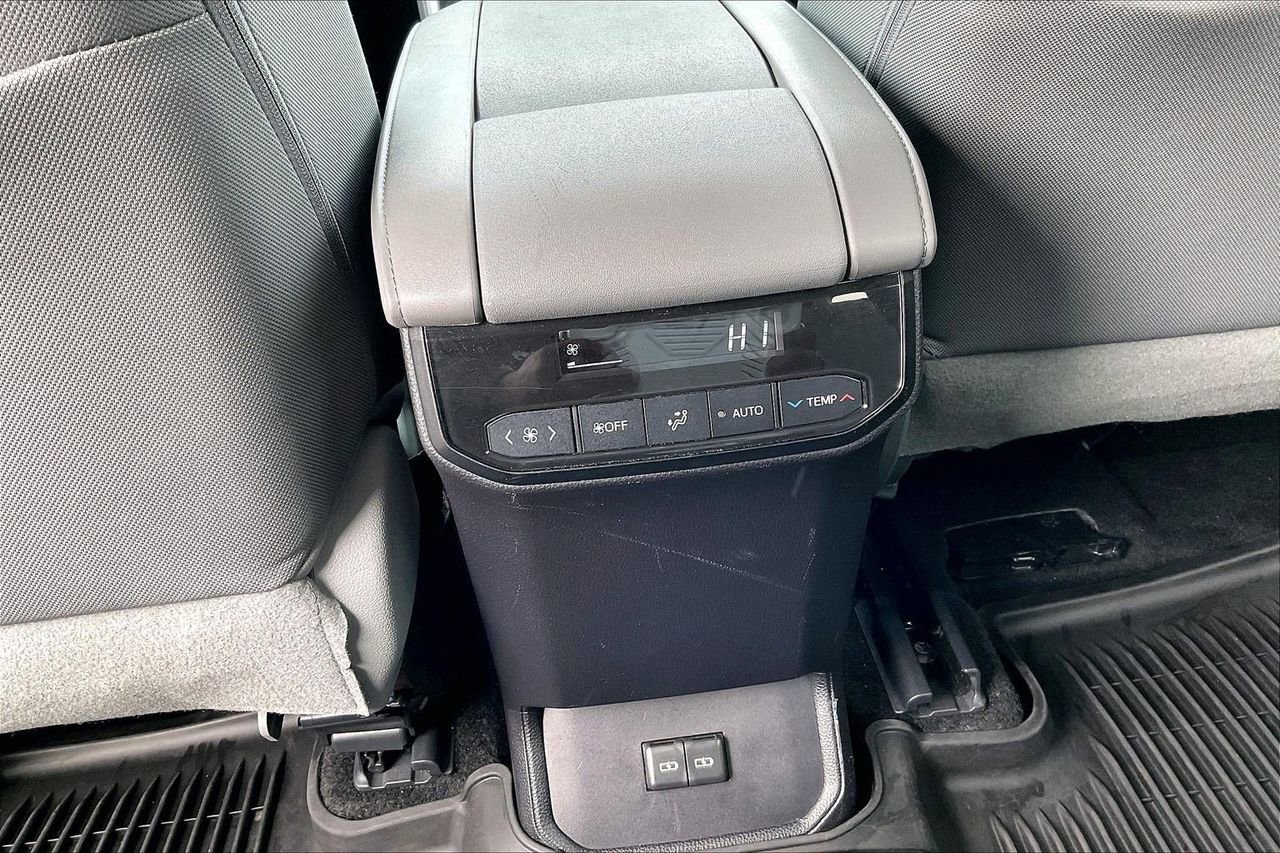Used 2023 Toyota Highlander LE image 17