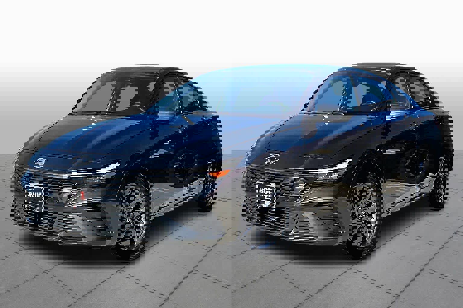 Used 2024 Hyundai Elantra SEL image 1