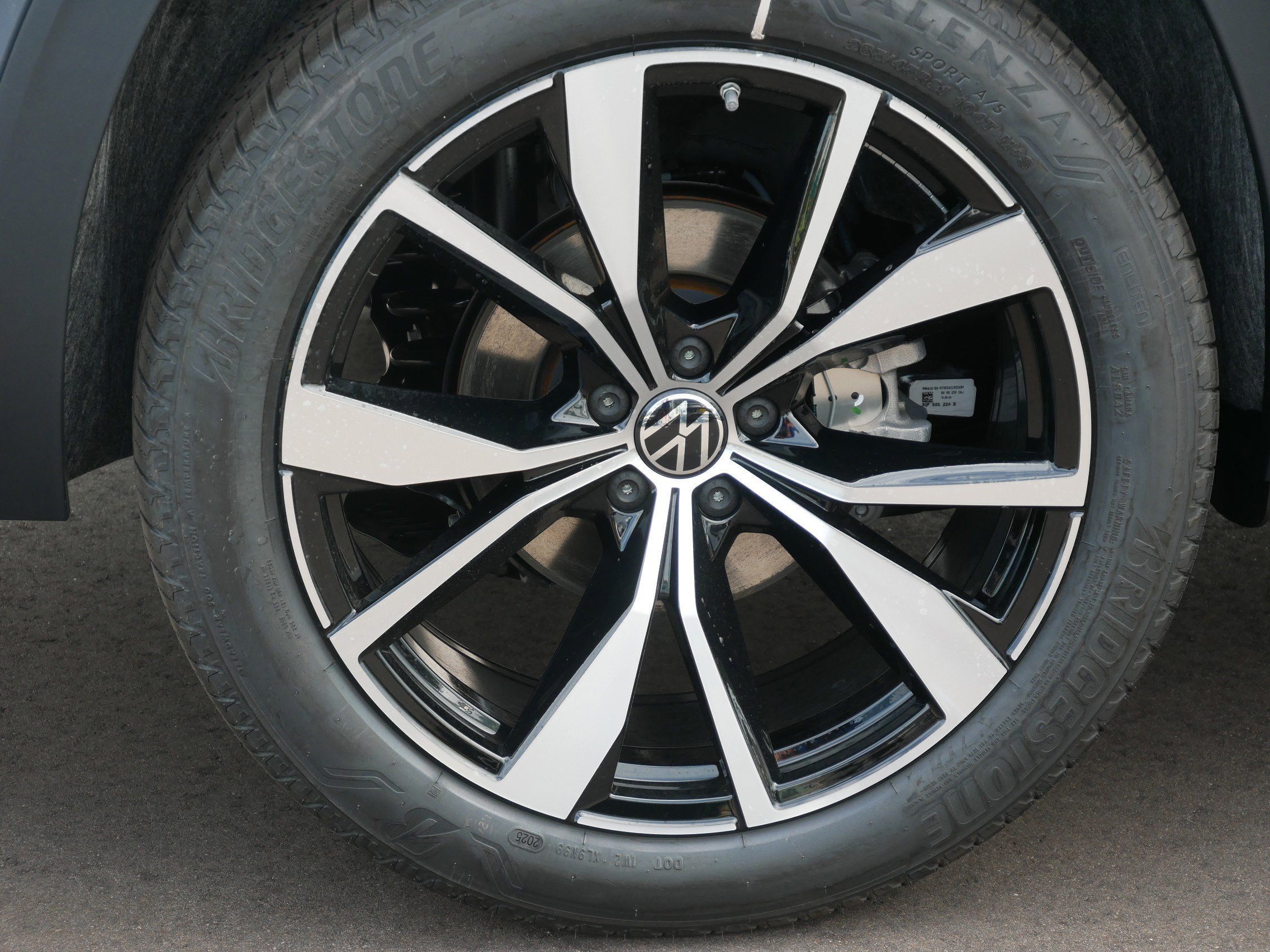 New 2026 Volkswagen Atlas SEL Premium R-Line image 5
