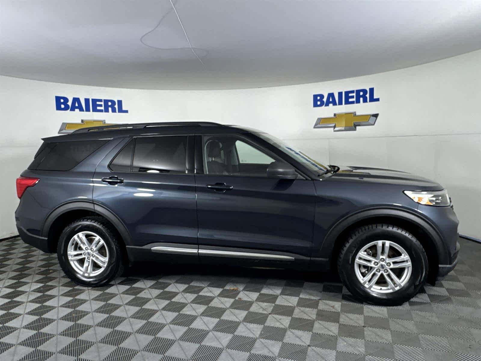 Used 2022 Ford Explorer XLT w/ Equipment Group 202A image 6