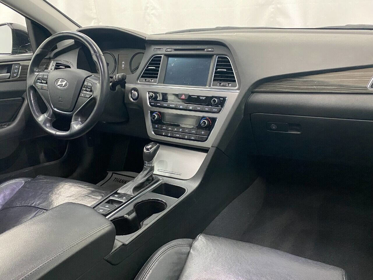 Used 2015 Hyundai Sonata Limited w/ Option Group 06 FWD image 11