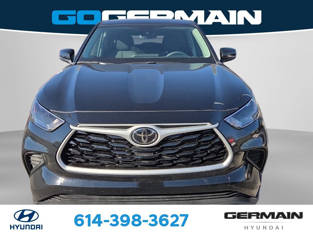 Used 2023 Toyota Highlander L FWD image 2