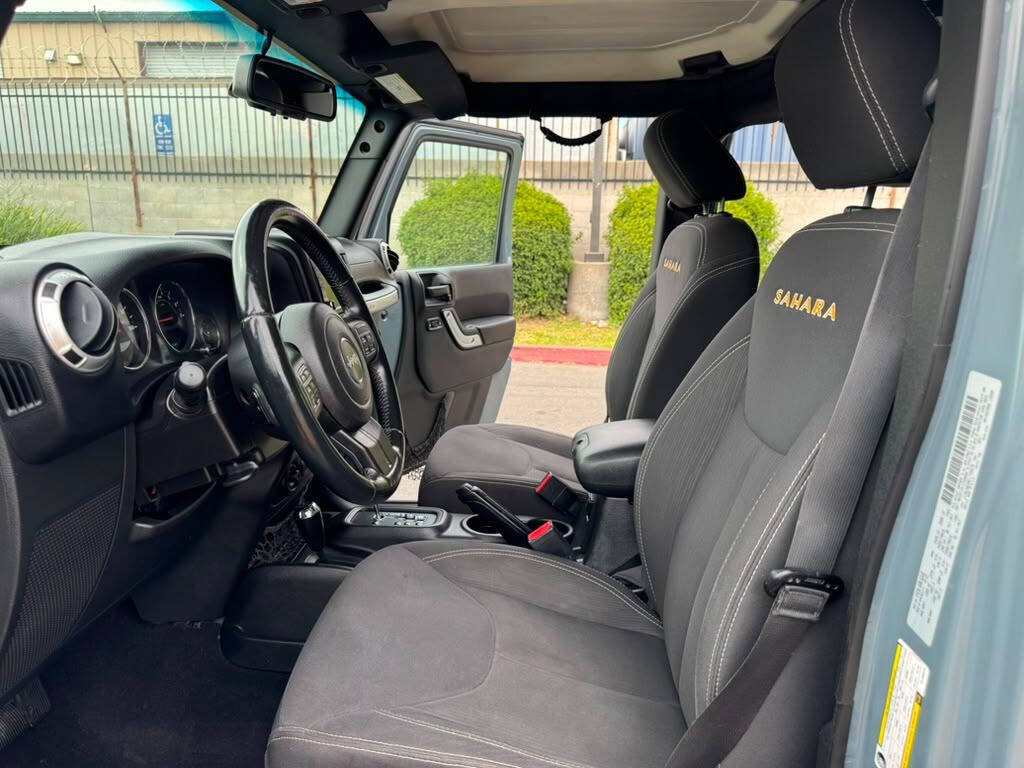 Used 2015 Jeep Wrangler Unlimited Sahara w/ Max Tow Package AWD/4WD image 12