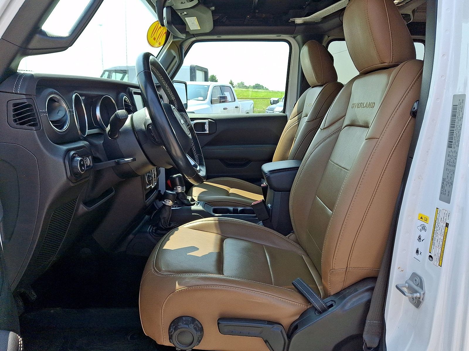 Used 2020 Jeep Gladiator Overland AWD/4WD image 11