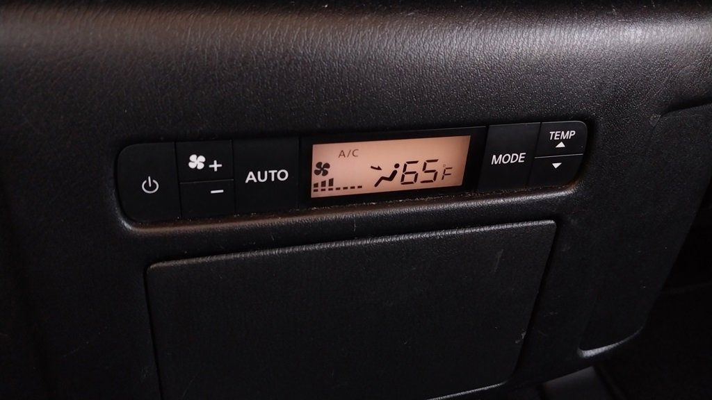 Used 2023 Nissan Armada SV image 12