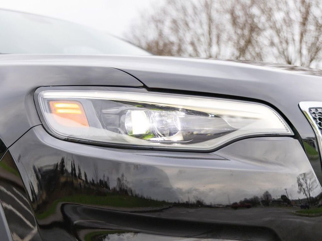 Used 2019 Jeep Cherokee Latitude Plus image 14