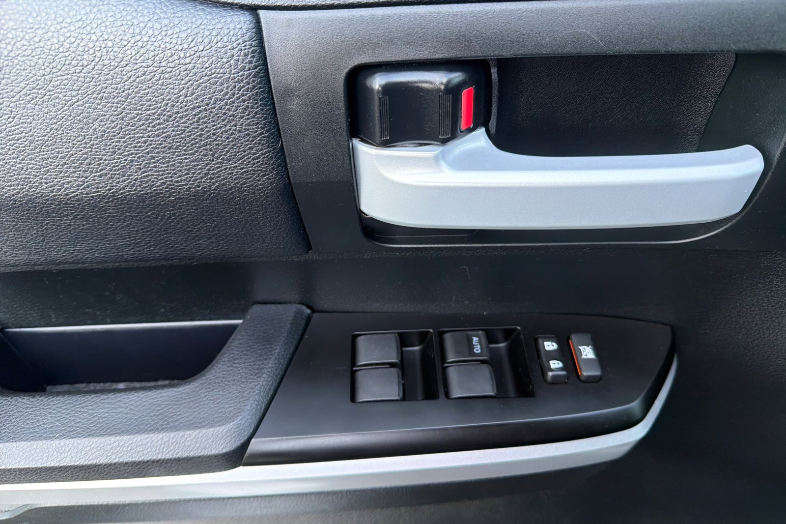 Used 2017 Toyota Tundra SR5 w/ SR5 Upgrade Package image 11