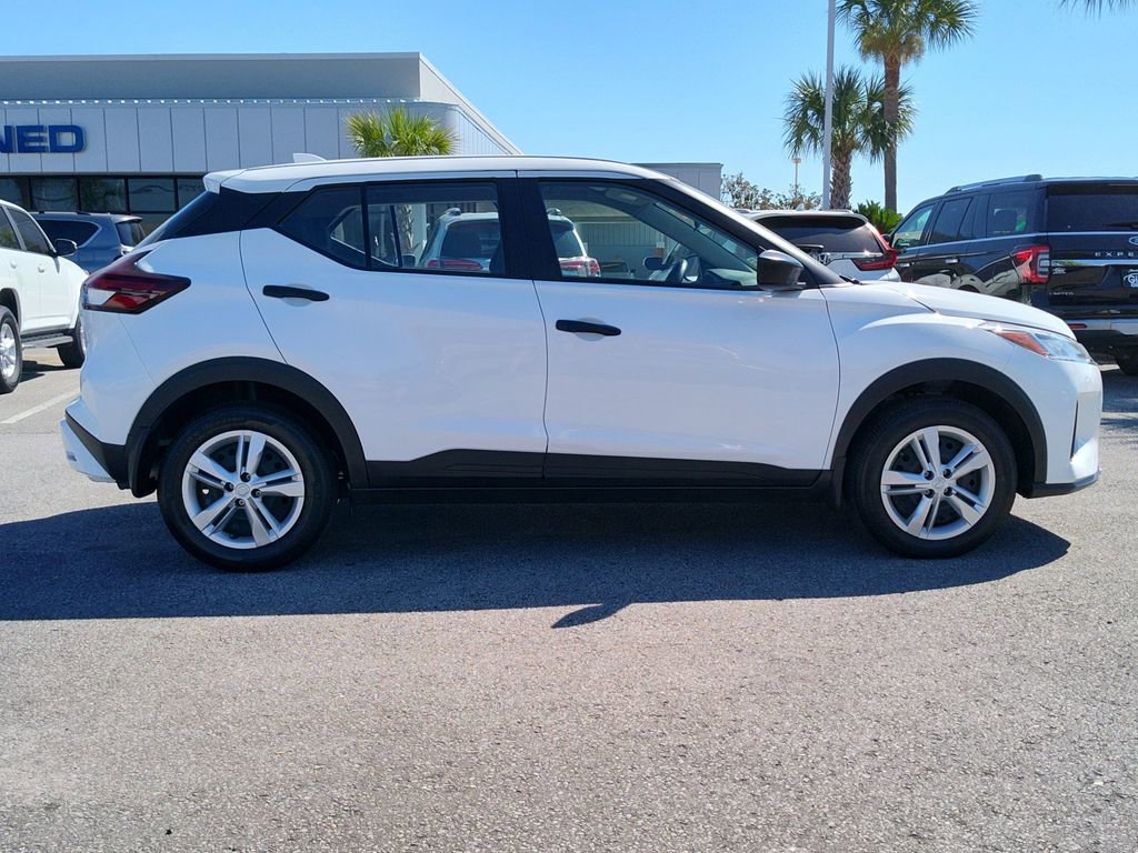 Used 2025 Nissan Kicks Play S image 8