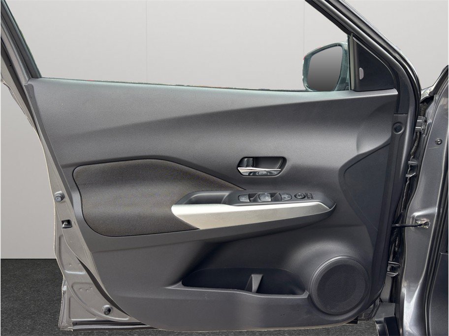 Used 2019 Nissan Kicks SV FWD image 17