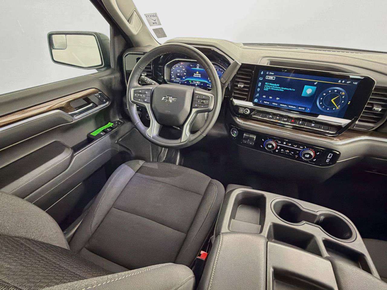 Used 2024 Chevrolet Silverado 1500 RST w/ Redline Edition AWD/4WD image 11