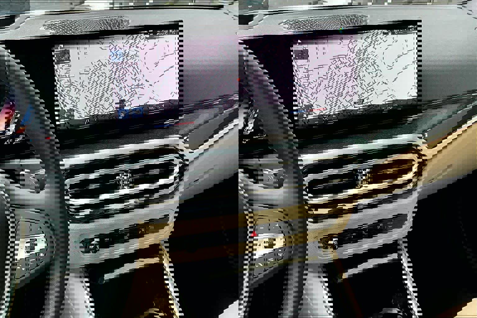 Certified 2024 BMW 330i Sedan w/ Premium Package image 6