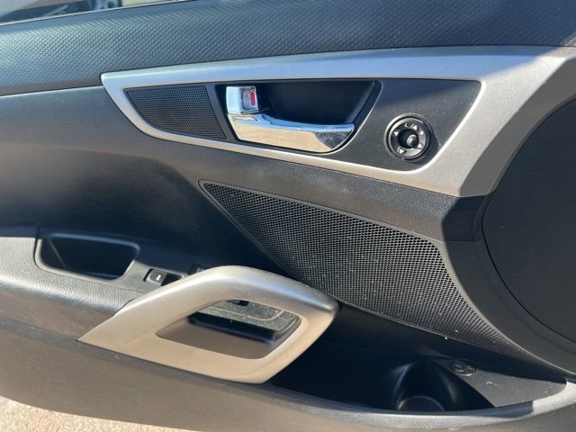 Used 2016 Hyundai Veloster image 22