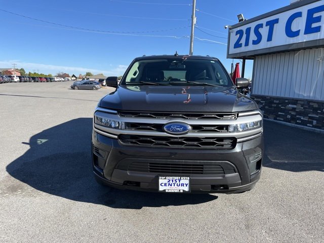 Used 2023 Ford Expedition Max XLT image 2