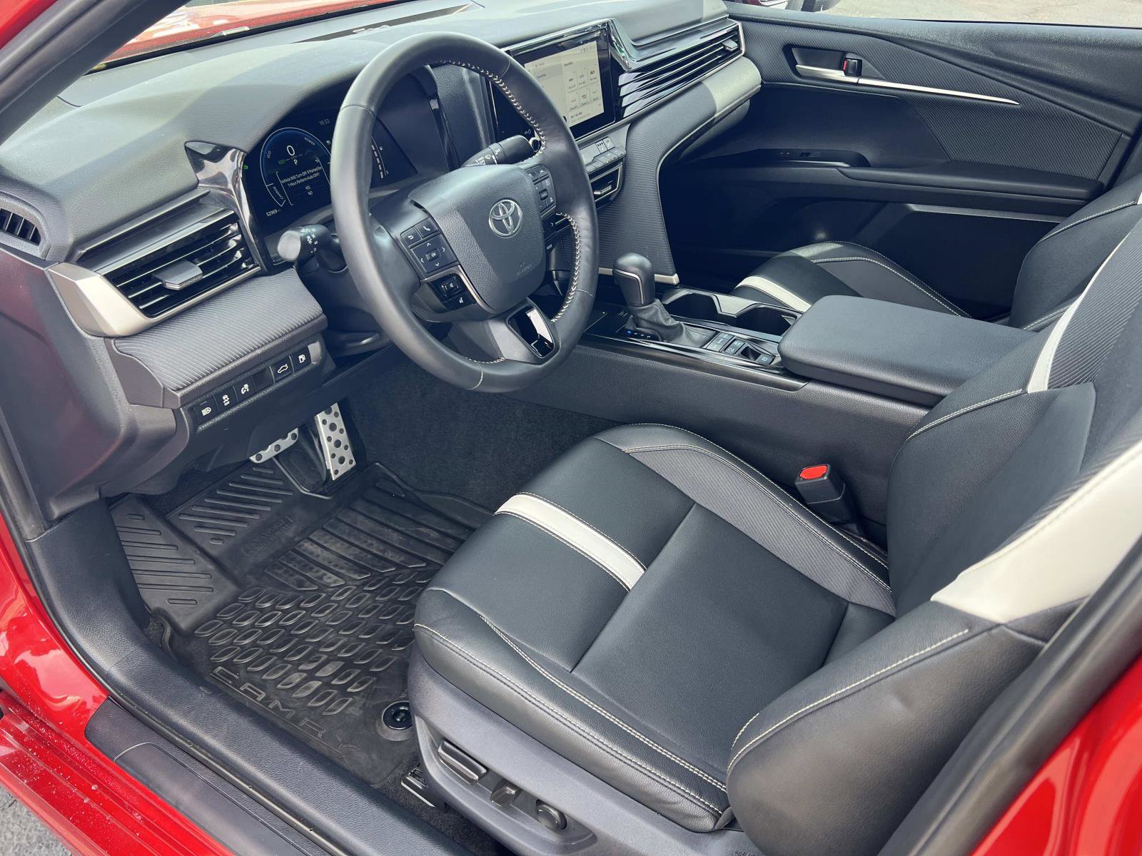 Used 2025 Toyota Camry SE w/ Convenience Package image 5