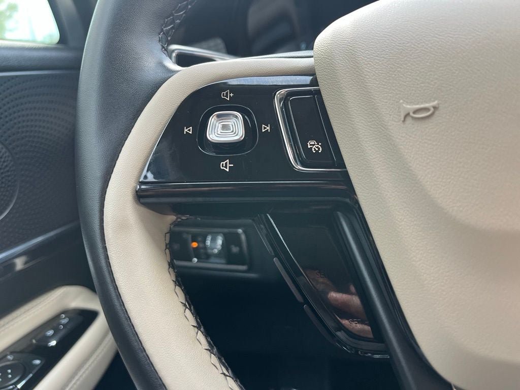 Used 2025 Lincoln Corsair AWD image 29