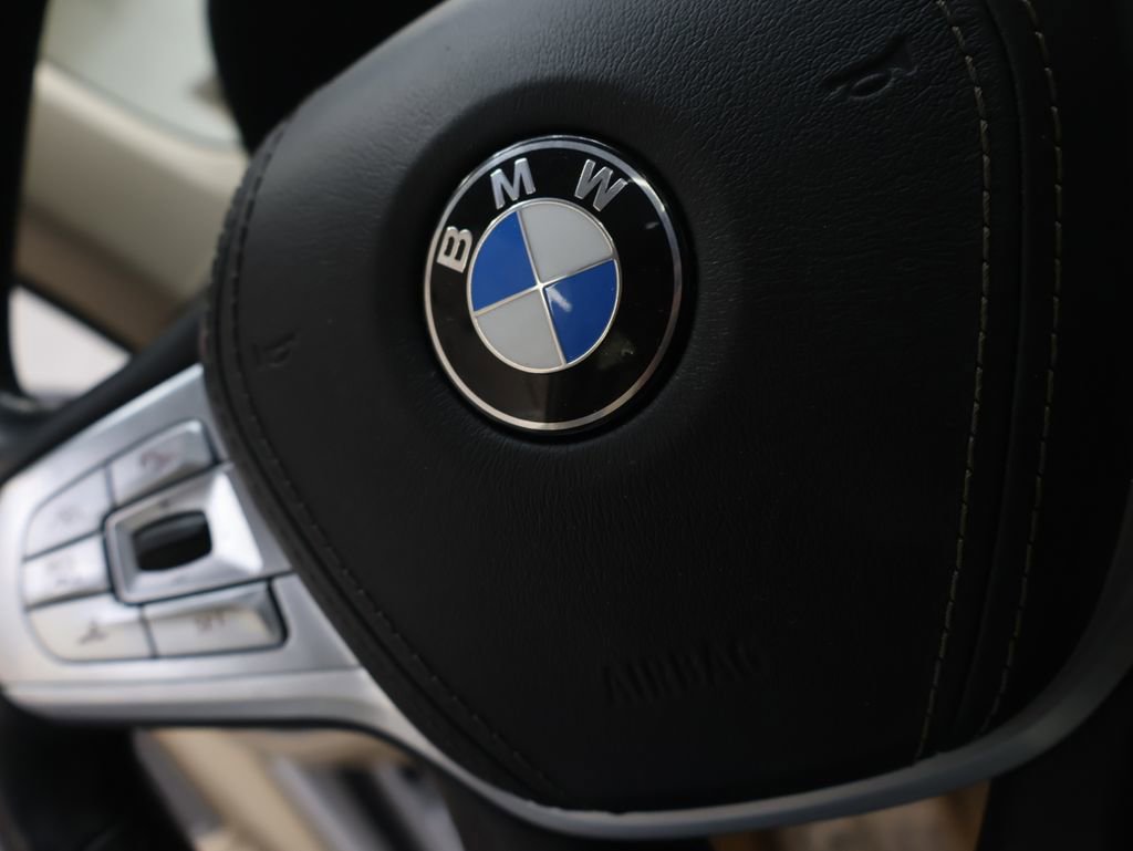 Used 2016 BMW 750i xDrive image 29