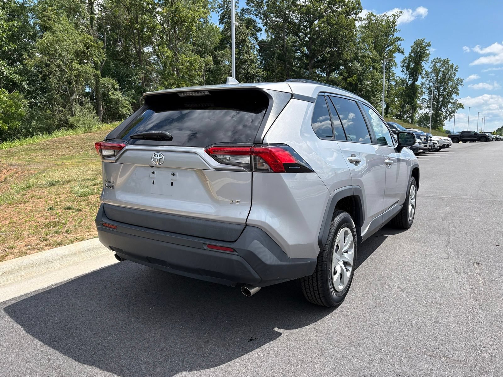 Used 2021 Toyota RAV4 LE FWD image 9