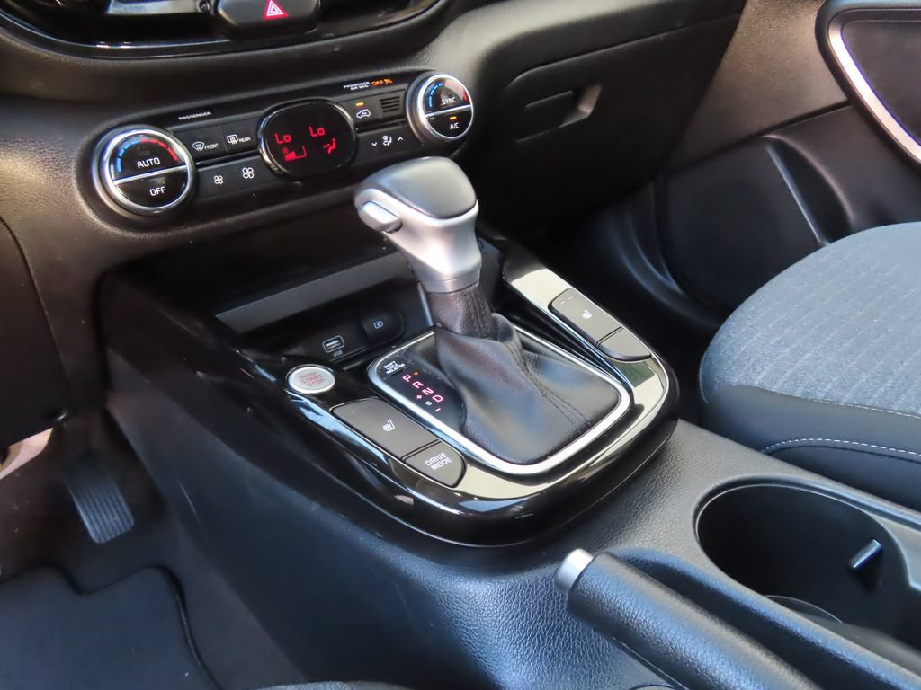 Used 2022 Kia Soul EX FWD image 16