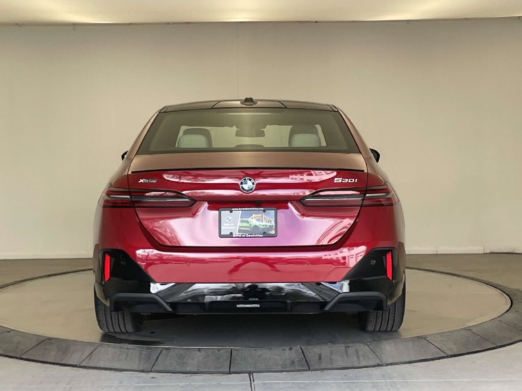 New 2026 BMW 530i xDrive w/ M Sport Package AWD/4WD image 4