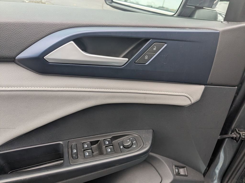 Used 2024 Volkswagen Taos SE image 22