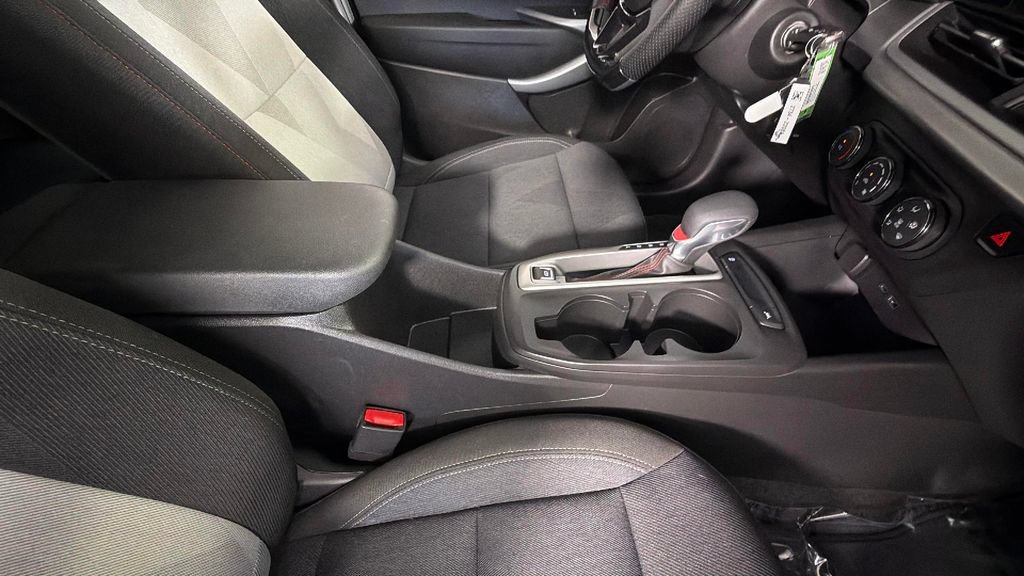 Certified 2024 Chevrolet Trax RS w/ Sunroof Package FWD image 35