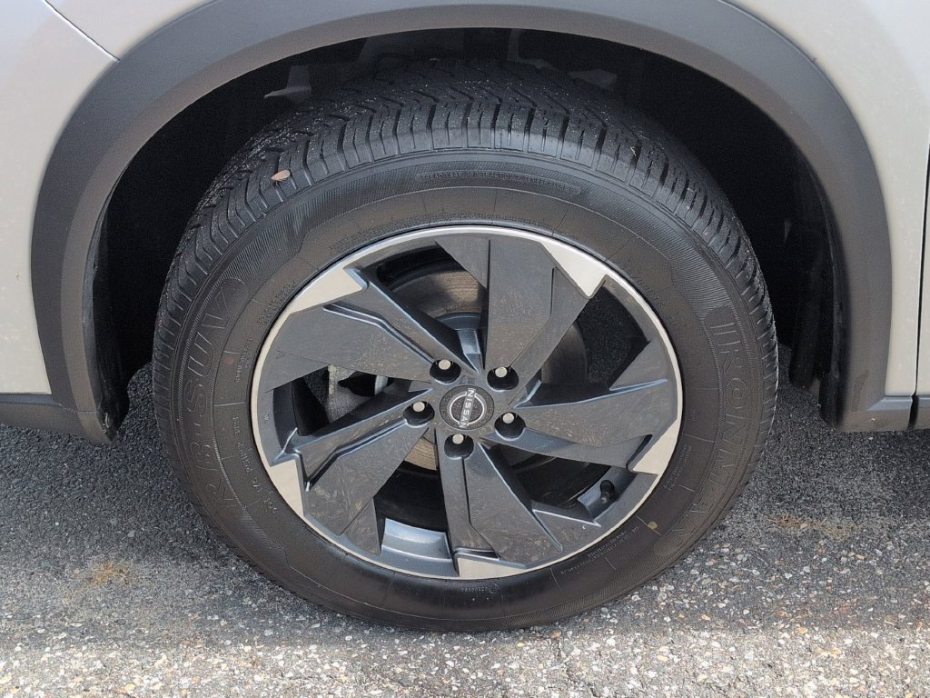 Used 2025 Nissan Rogue SV AWD/4WD image 29