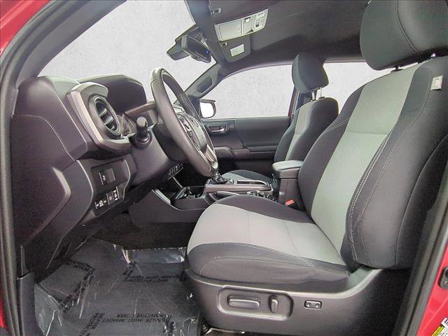 Used 2021 Toyota Tacoma TRD Sport w/ Technology Package AWD/4WD image 16