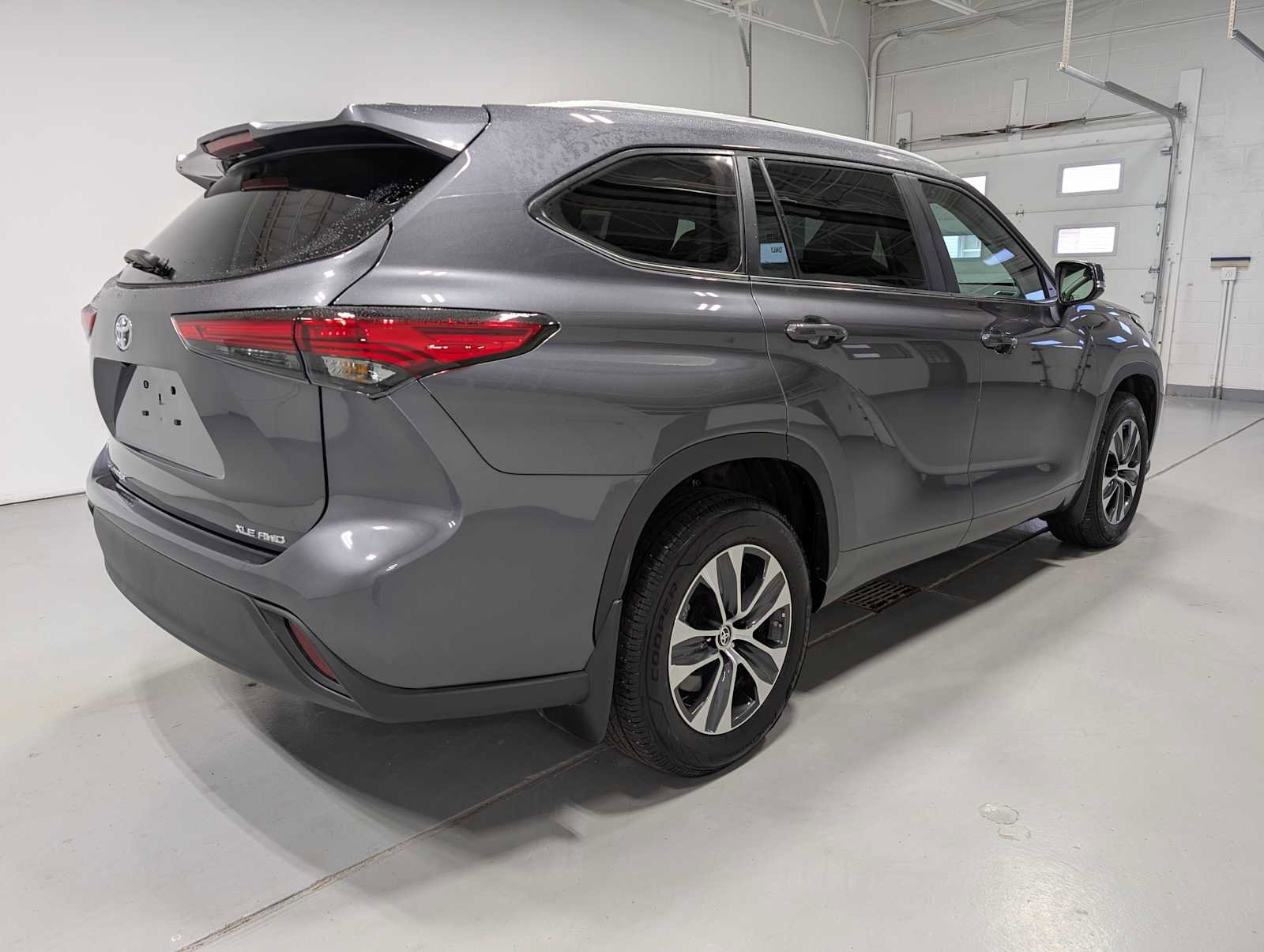 Used 2023 Toyota Highlander XLE image 8