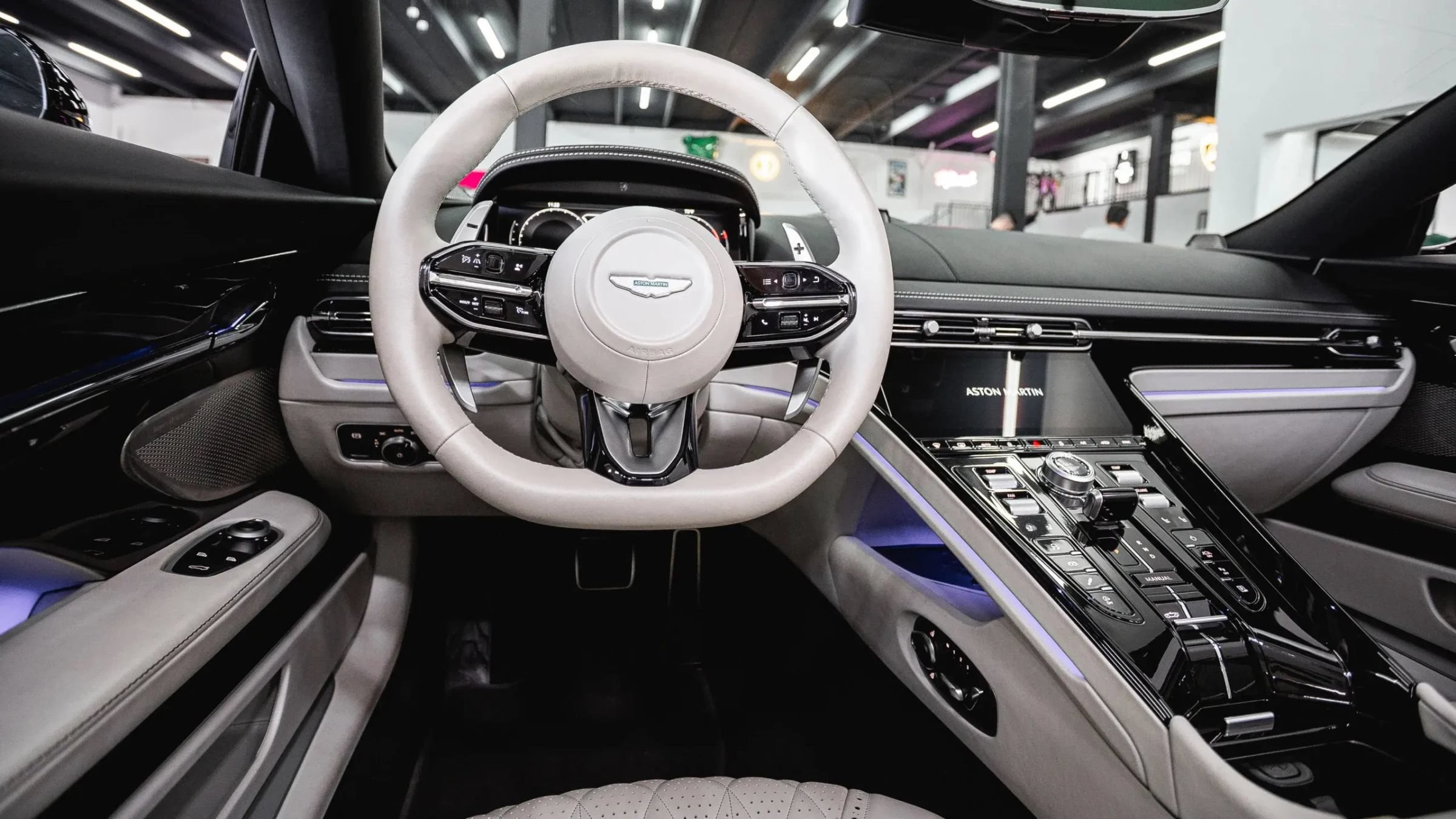 Used 2024 Aston Martin DB12 Convertible RWD image 27