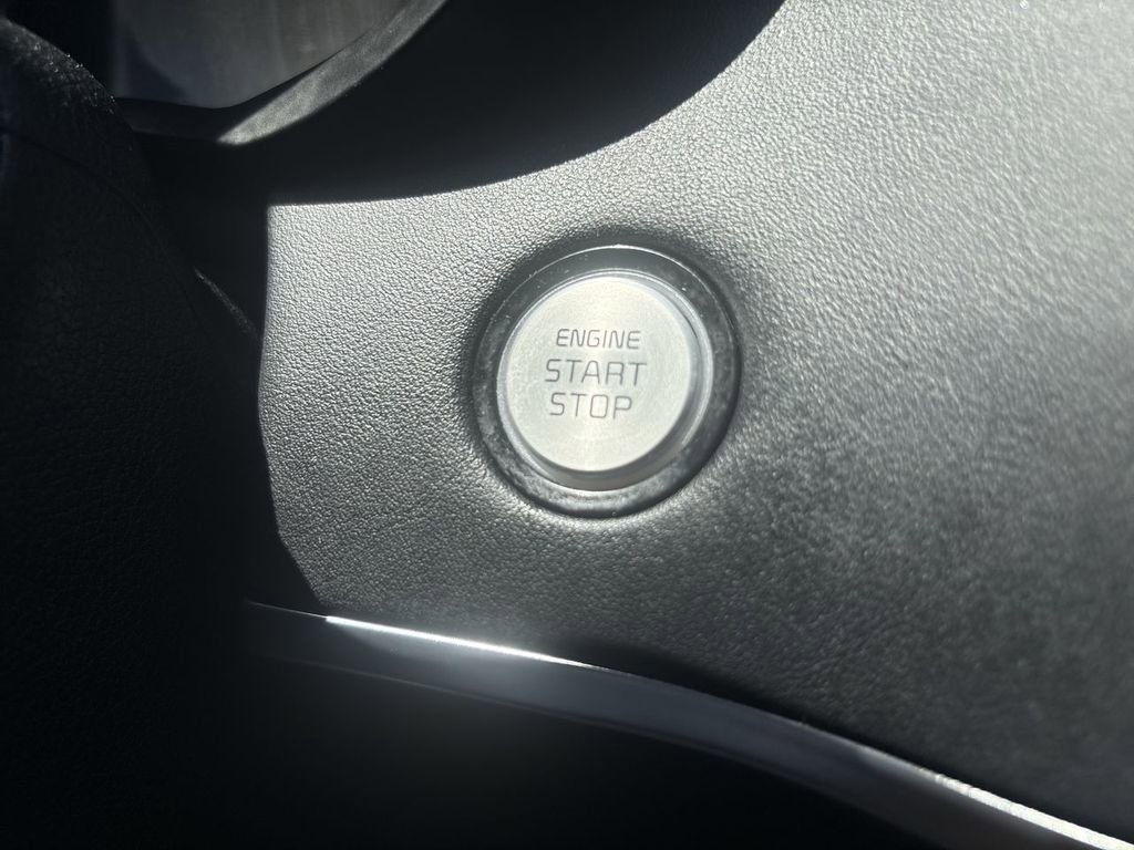 Used 2018 Kia Stinger GT1 RWD image 17