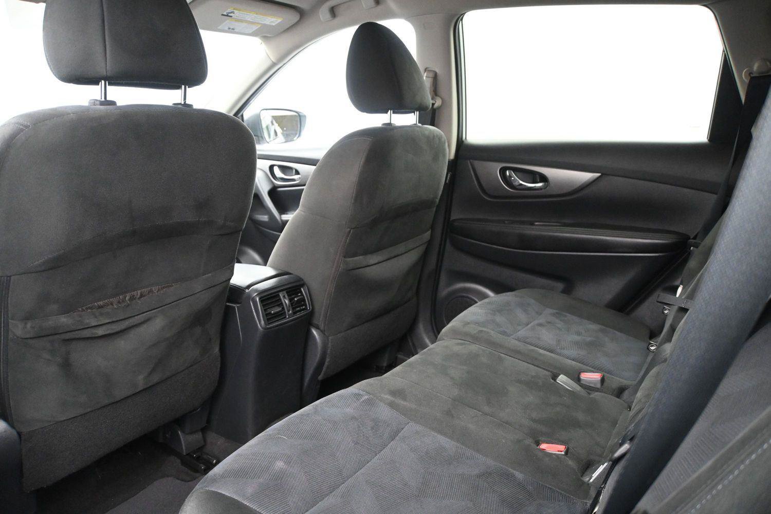 Used 2015 Nissan Rogue SV AWD/4WD image 9