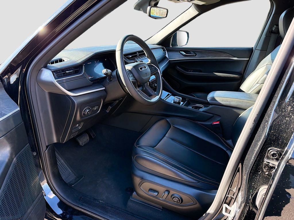 Used 2024 Jeep Grand Cherokee Limited image 29