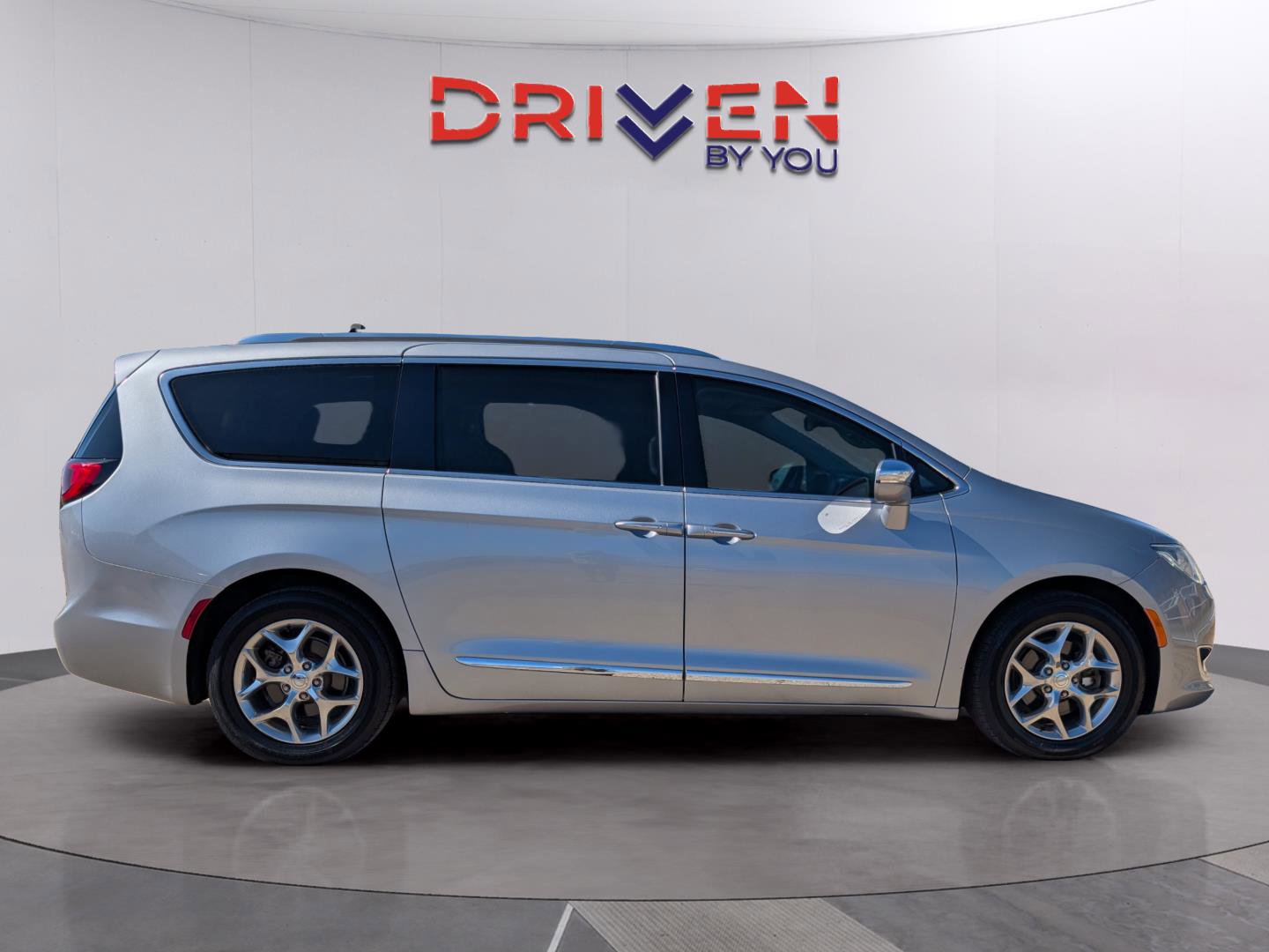 Used 2018 Chrysler Pacifica Limited image 6