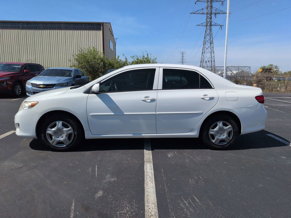 Used 2010 Toyota Corolla LE FWD image 3