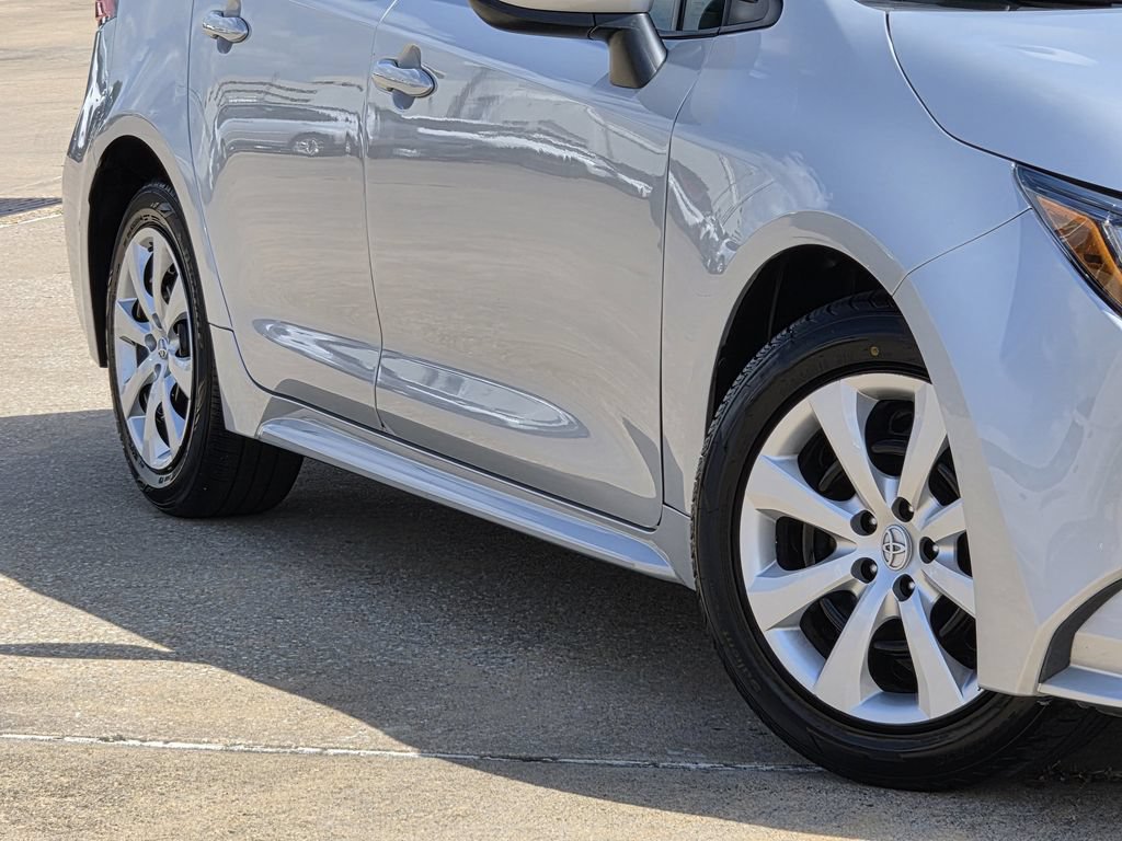 Used 2025 Toyota Corolla LE FWD image 12