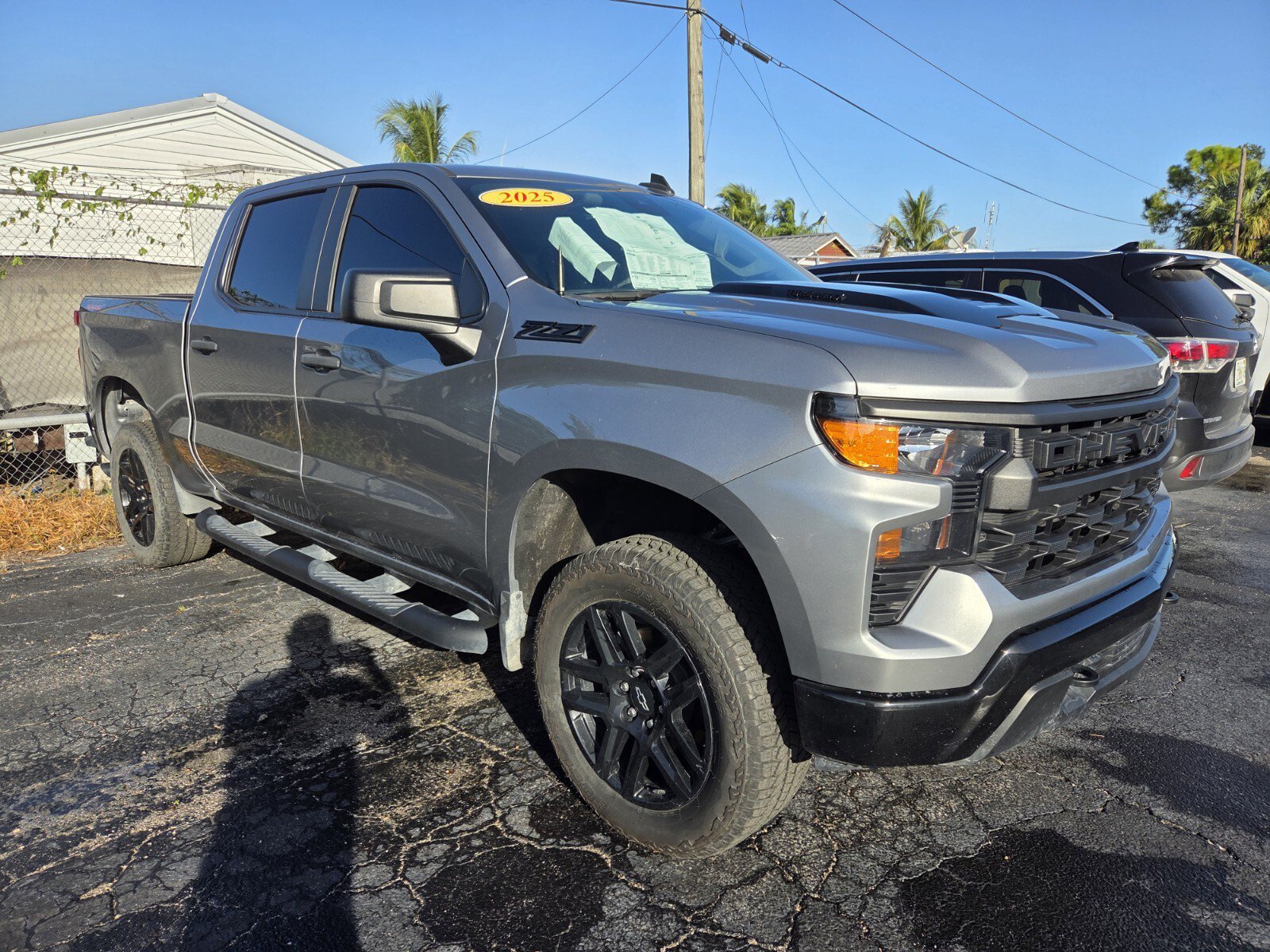 Used 2025 Chevrolet Silverado 1500 Custom Trail Boss w/ Turbomax Blackout Package AWD/4WD image 3