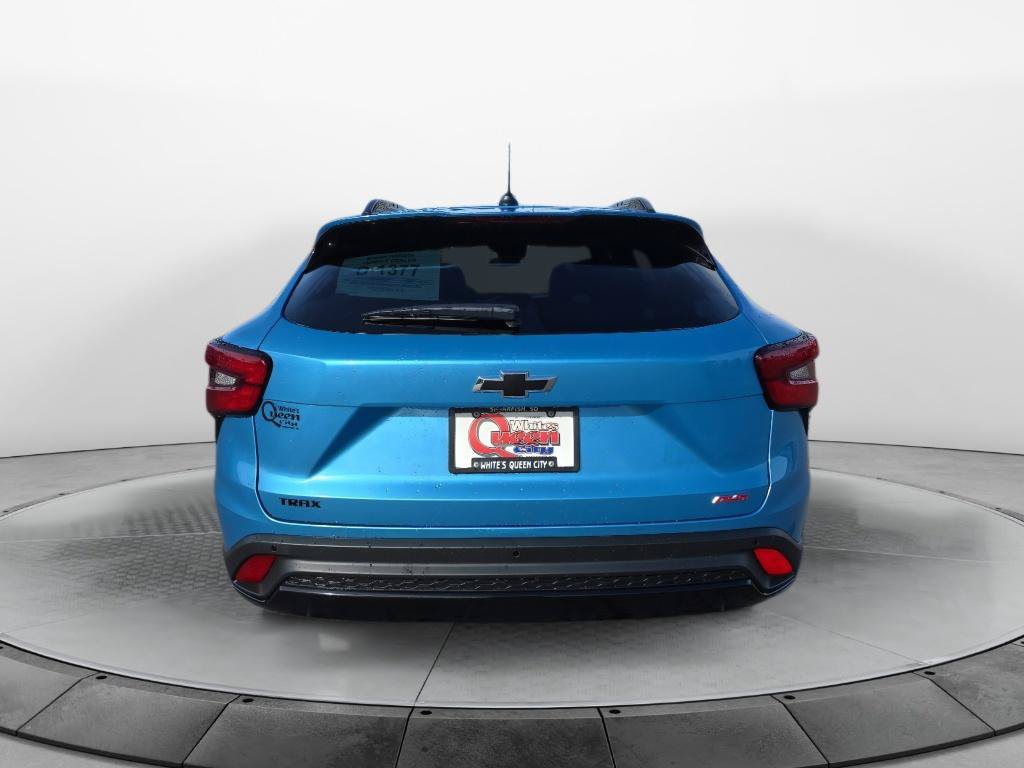 New 2026 Chevrolet Trax RS w/ Sunroof Package FWD image 4